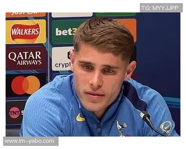 舍伍德认为曼联应关注健康的范德芬签约机会，众多球队也在关注他